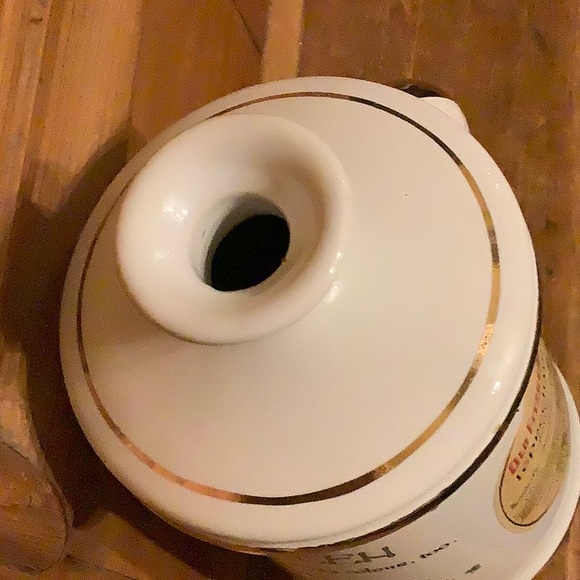 🍀 Old Fitzgerald 1968 Porcelain Collector’s Whiskey Decanter 🍀Empty! - Picture 8 of 9